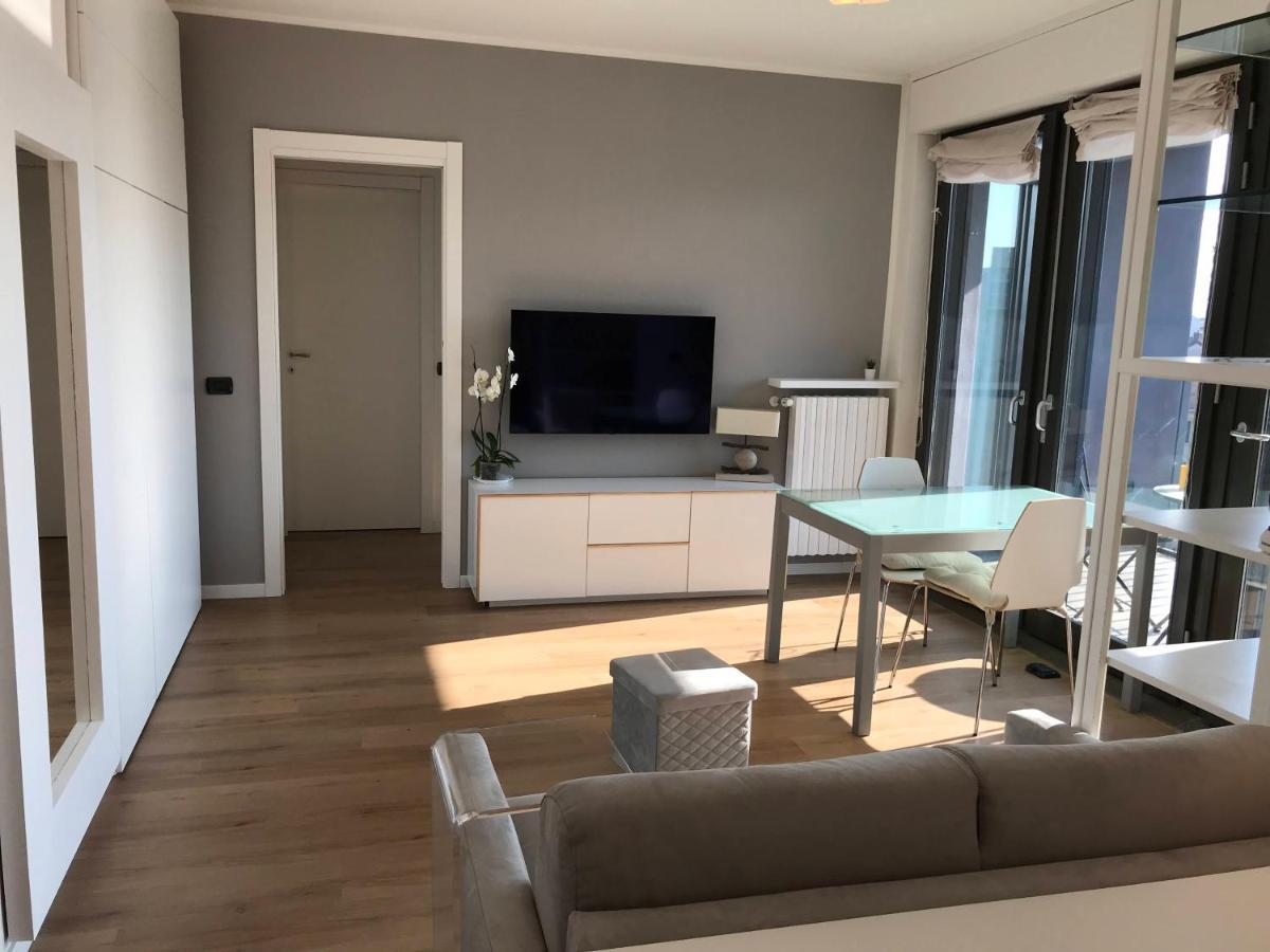 Ferienwohnung Fiera Milanocity View With Terrace Next To Shopping Mall Exterior foto