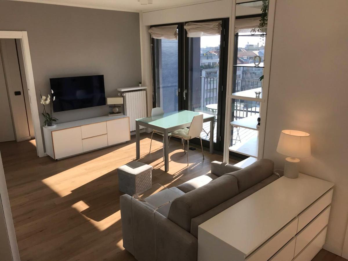 Ferienwohnung Fiera Milanocity View With Terrace Next To Shopping Mall Exterior foto